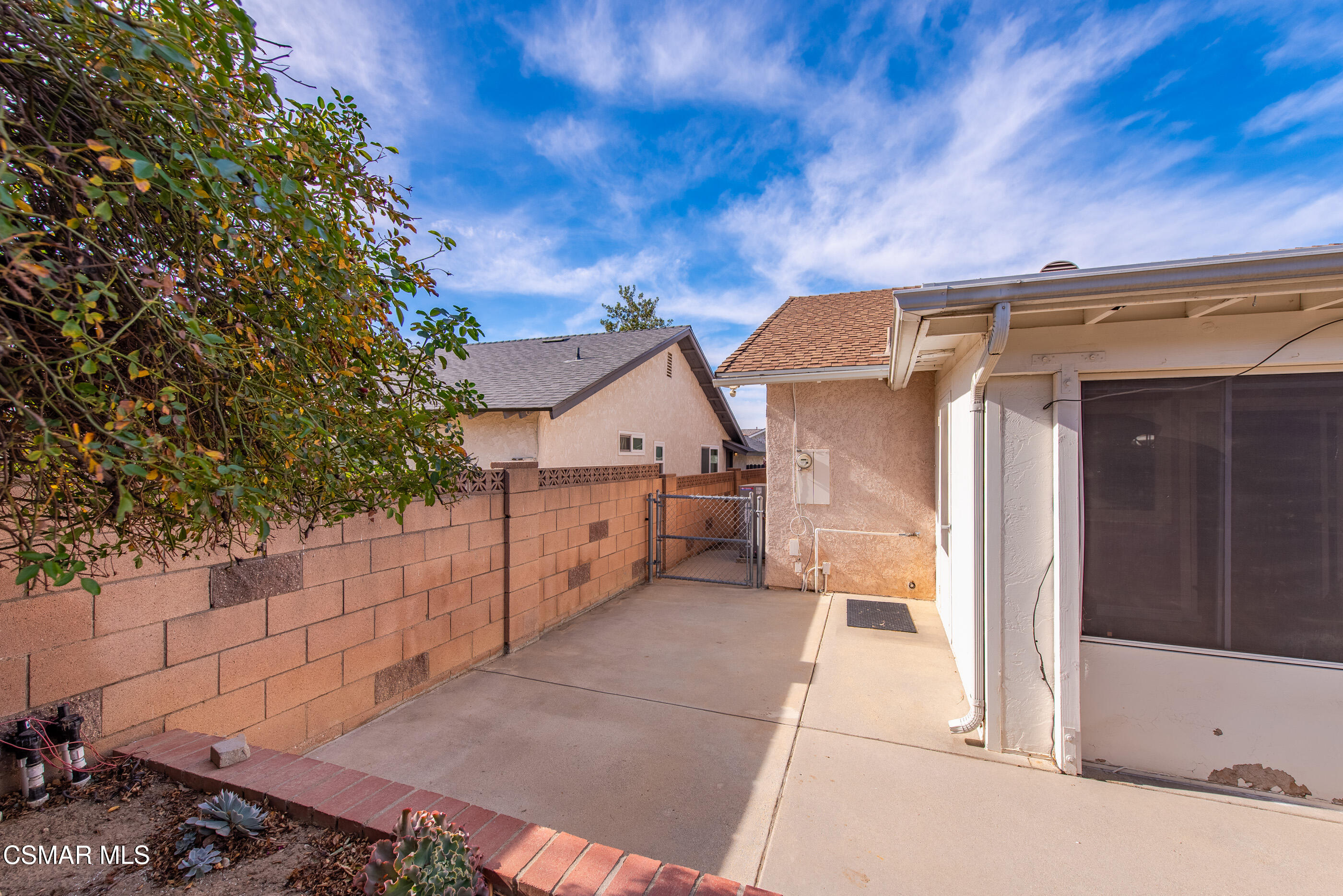 2226 Ecroyd Avenue Simi Valley, CA 93063 - Photo 43 of 52 a view of a house with a small space