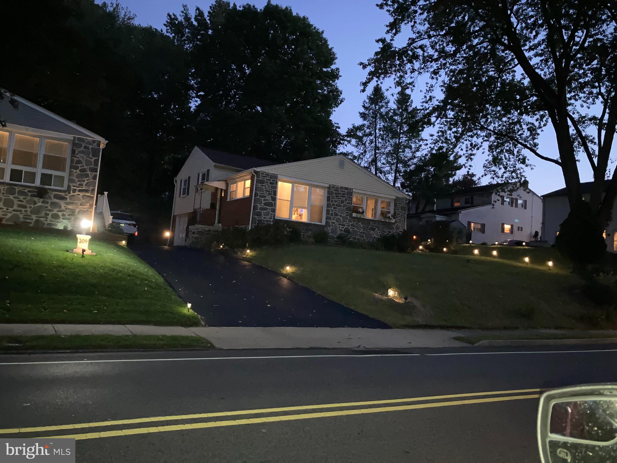 213 Glendale Road Havertown, PA 19083 - Photo 2 of 26