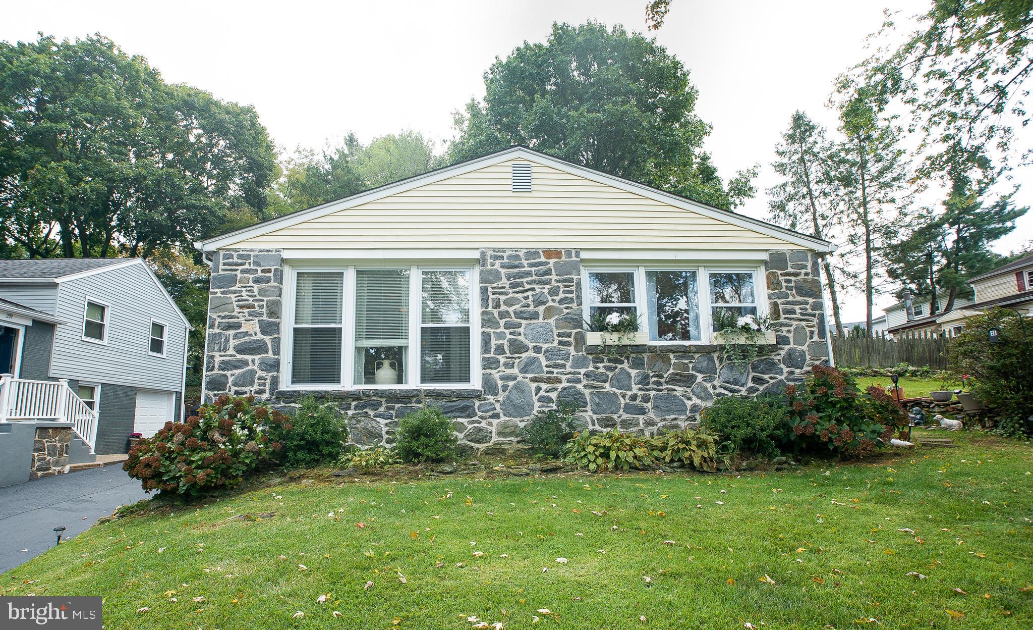 213 Glendale Road Havertown, PA 19083 - Photo 3 of 26