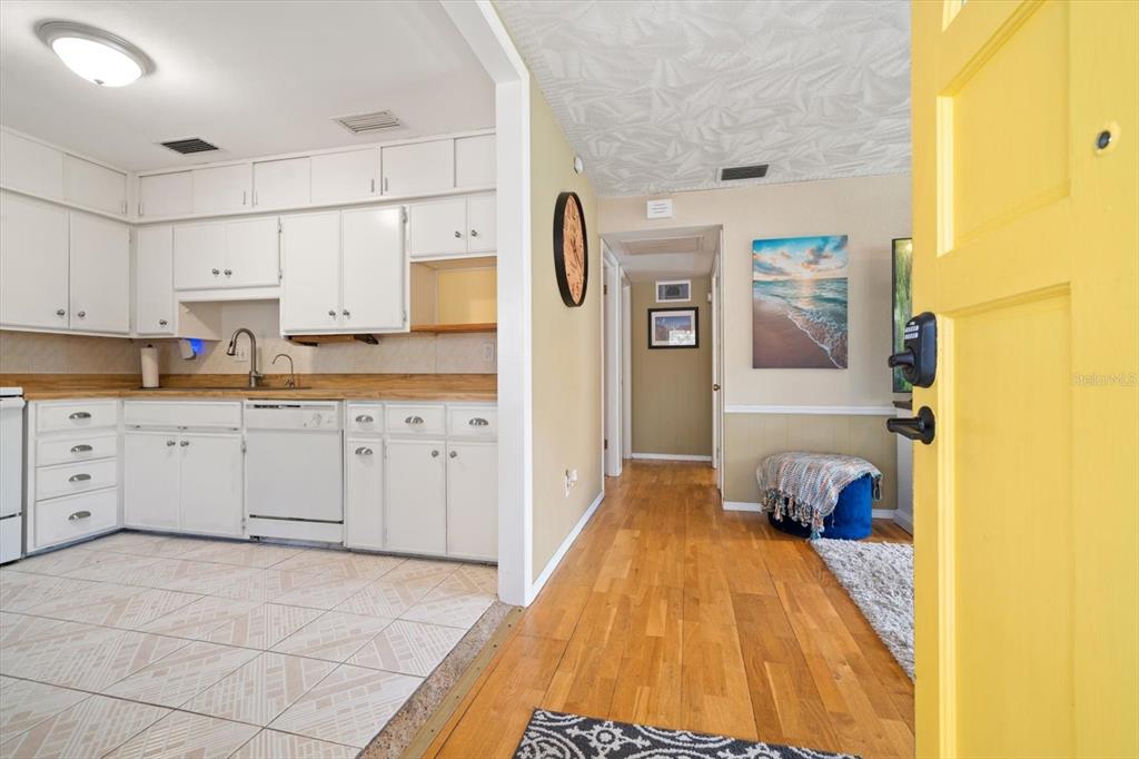 550 3rd Street Southwest Largo, FL 33770 - Photo 10 of 40