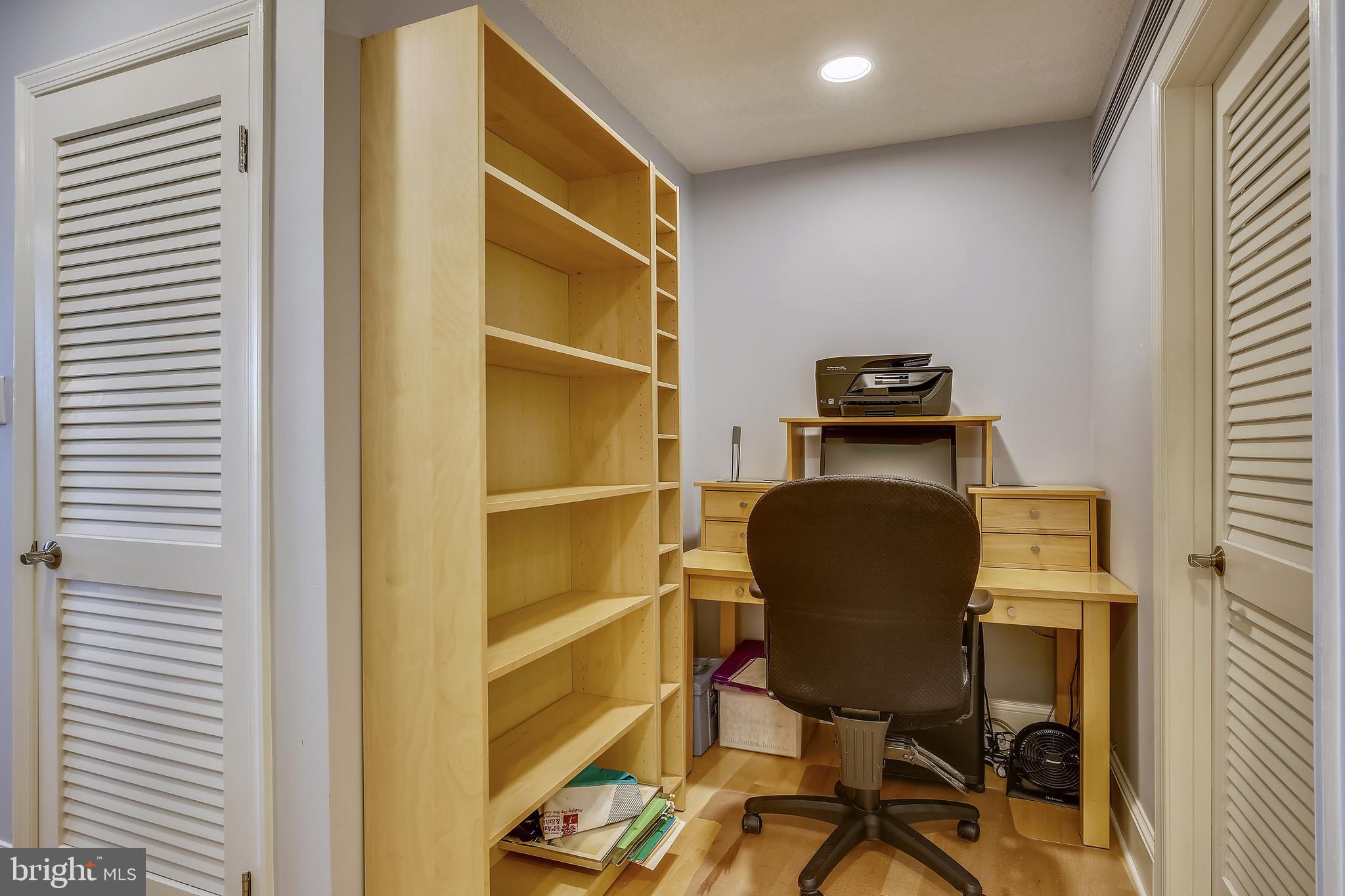1101 South Arlington Ridge Road, Unit 105 Arlington, VA 22202 - Photo 41 of 80 Office Nook Off Of Primary Bedroom Suite