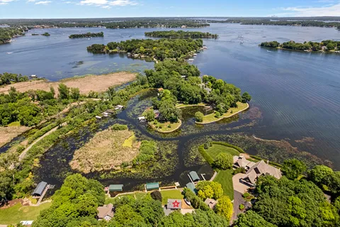 $1,099,999 | 4540 Enchanted Point, Mound, MN 55364