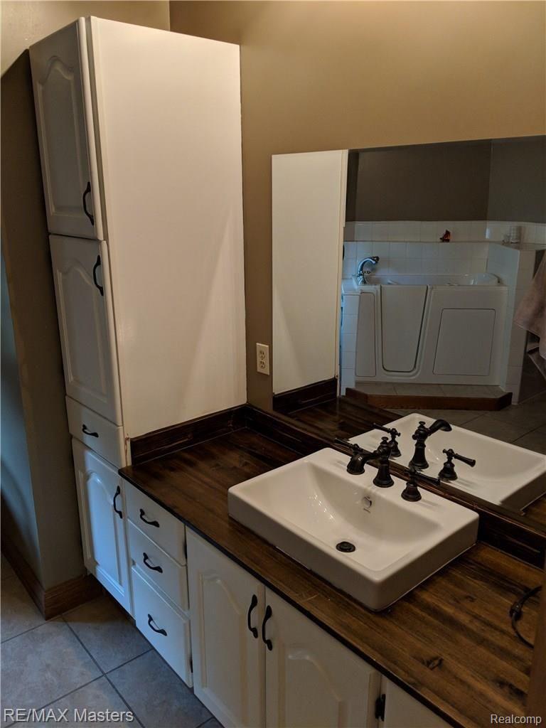 27754 Arsenal Road Flat Rock, MI 48134 - Photo 26 of 57 Master Bath 1