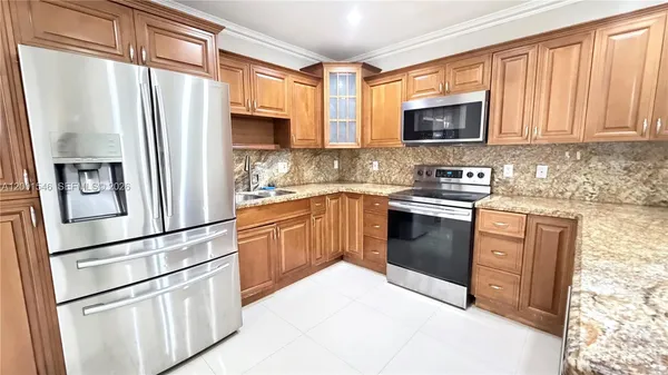 $3,150 | Tamiami, Miami, FL 33185