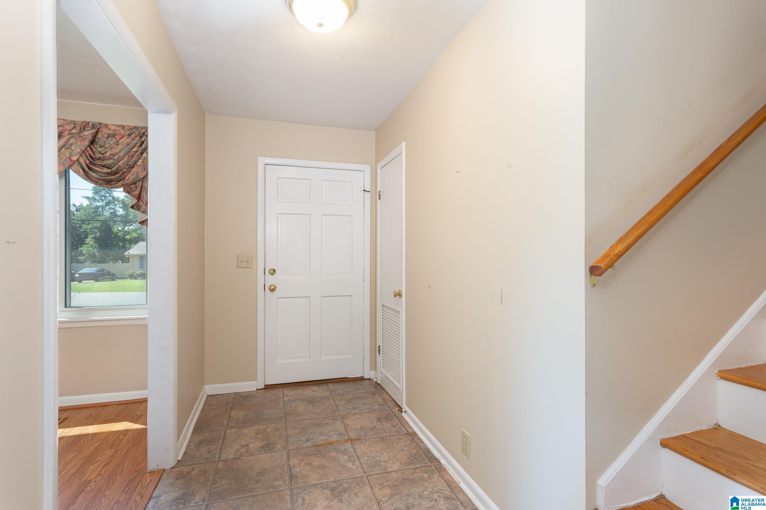 4105 Cloverdale Road Anniston, AL 36207 - Photo 4 of 36