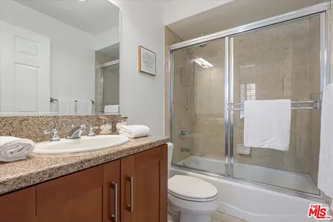 $1,299,000 | 107 North Swall Drive, Unit 303, Los Angeles, CA 90048