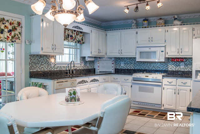 1504 North Cedar Street Foley, AL 36535 - Photo 4 of 16 Large eat in kitchen