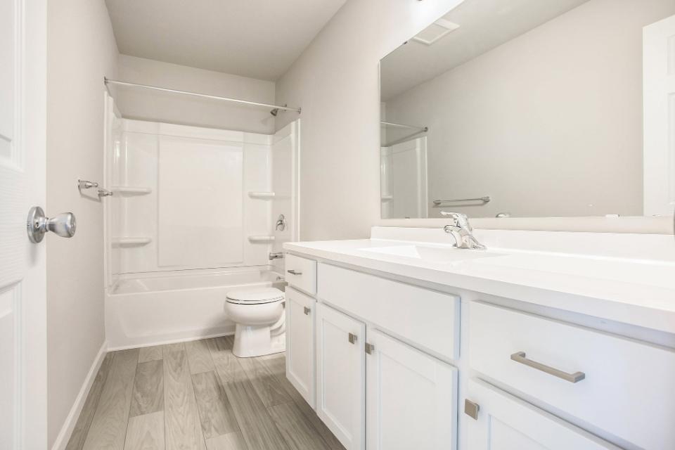 601 Bush Boulevard Three Rivers, MI 49093 - Photo 4 of 23 MTR017-V1245DF-Bath