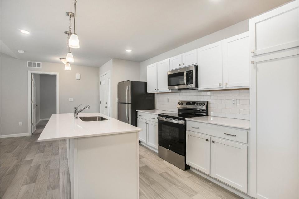 601 Bush Boulevard Three Rivers, MI 49093 - Photo 7 of 23 MTR017-V1245DF-Kitchen2