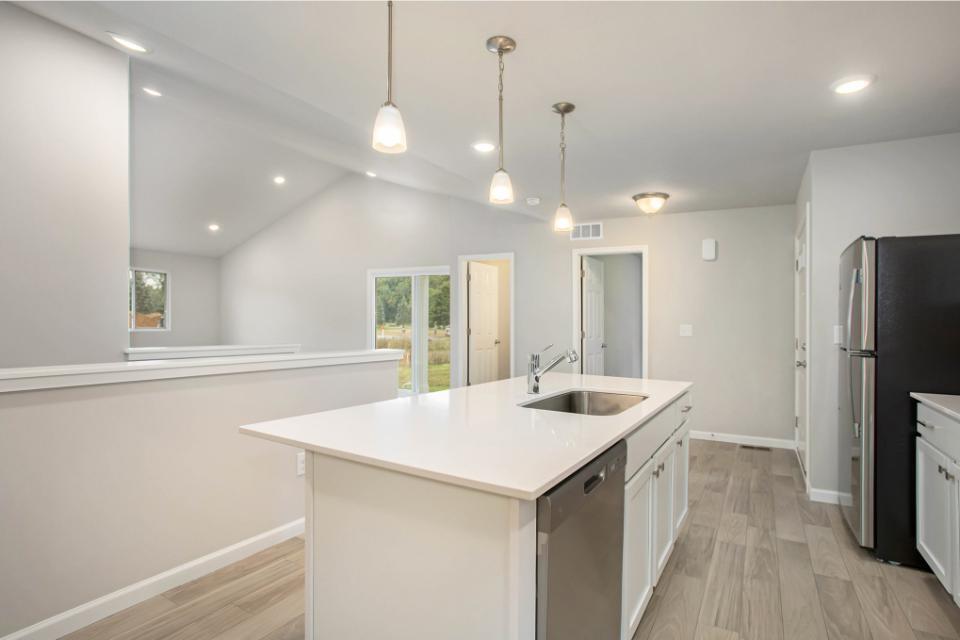 601 Bush Boulevard Three Rivers, MI 49093 - Photo 8 of 23 MTR017-V1245DF-Kitchen3