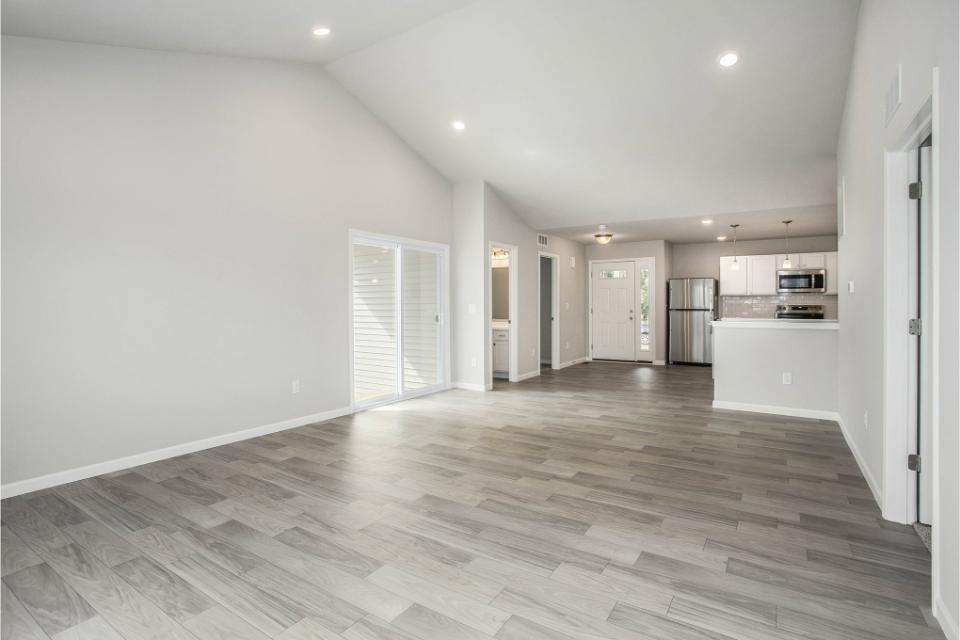 601 Bush Boulevard Three Rivers, MI 49093 - Photo 9 of 23 MTR017-V1245DF-Great Room1