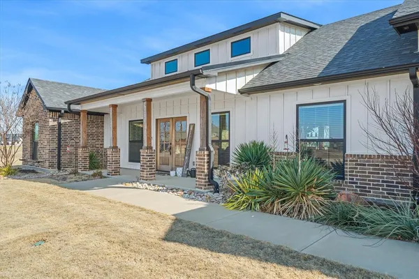 $599,900 | 2055 Eastfield Drive, Wills Point, TX 75169