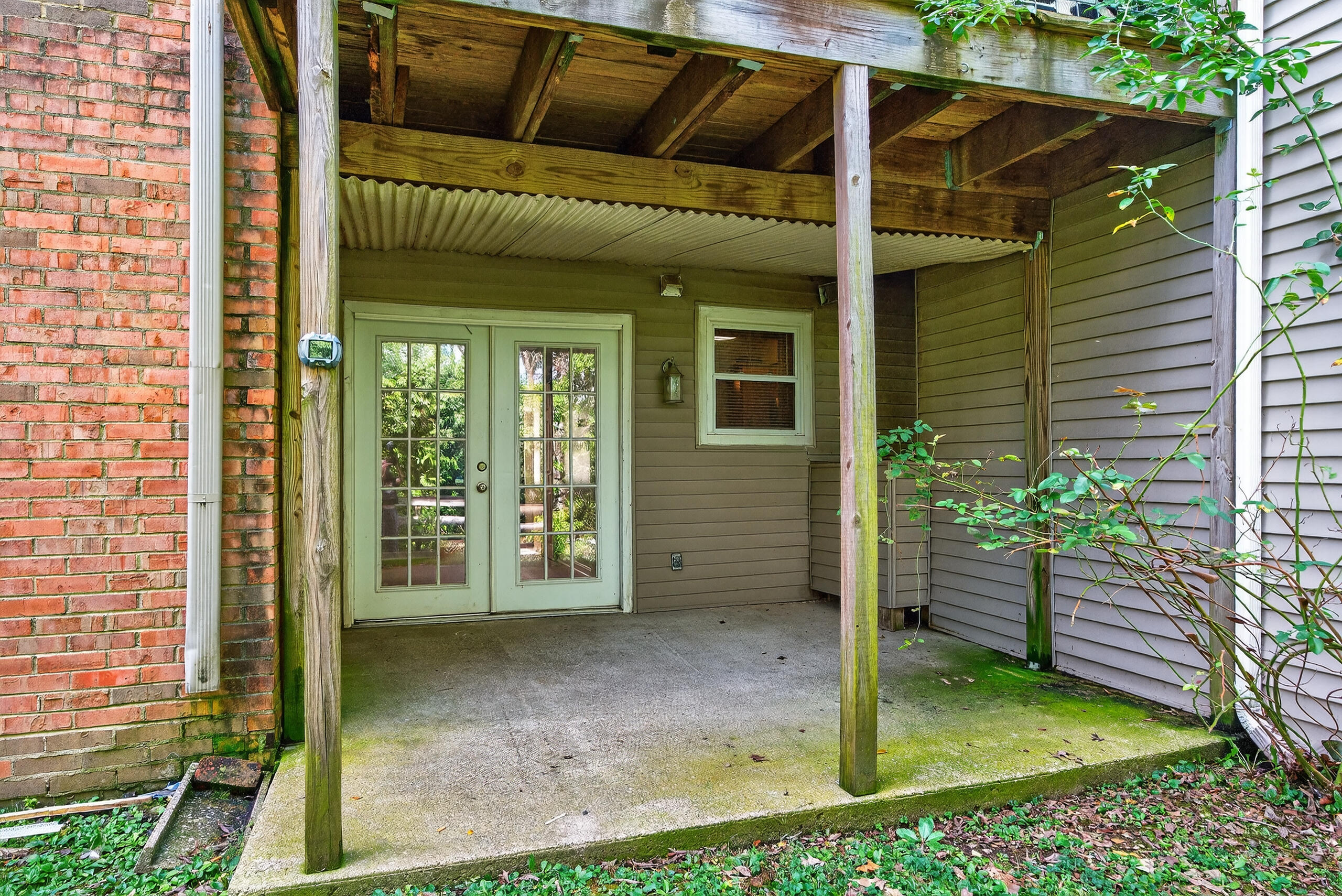 421 Redding Road, Unit 70 Lexington, KY 40517 - Photo 14 of 18 Covered Patio2
