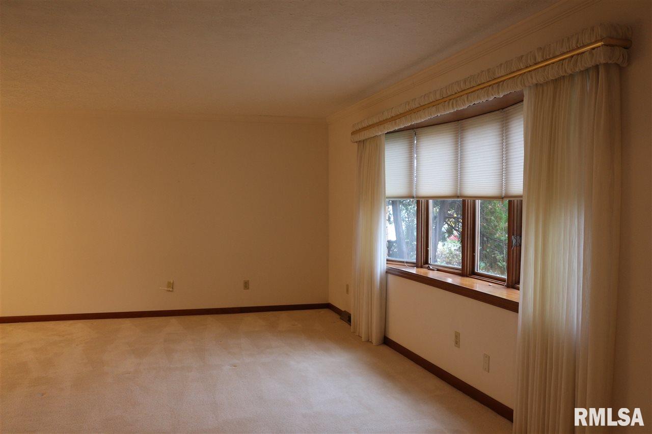 4205 Spring Street Davenport, IA 52807 - Photo 4 of 24 Gallery Image 4