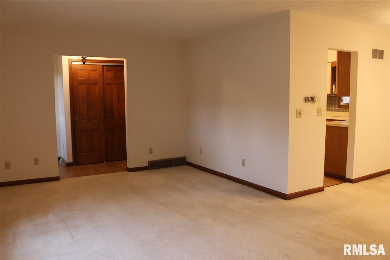 4205 Spring Street Davenport, IA 52807 - Photo 7 of 24 Gallery Image 7