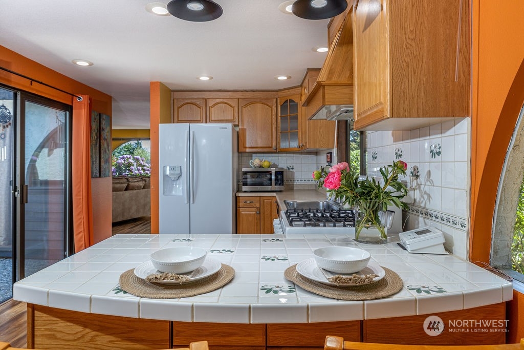 22422 4th Avenue Southeast Bothell, WA 98021 - Photo 25 of 39 a kitchen with a table and a stove