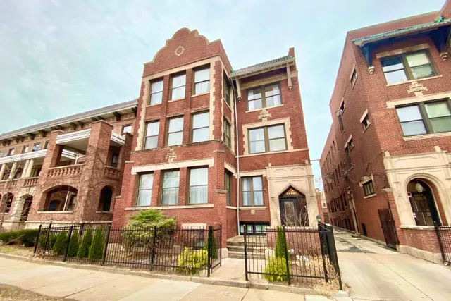 $3,950 | 5017 South Drexel Boulevard, Unit 101, Chicago, IL 60615