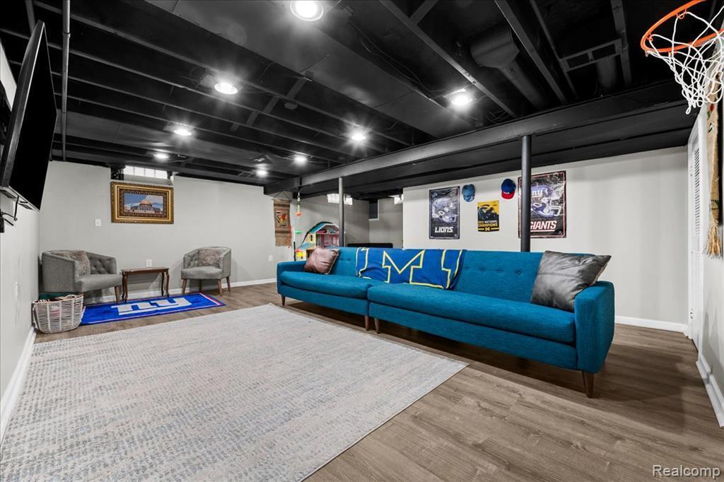 6716 Rosedale Boulevard Allen Park, MI 48101 - Photo 14 of 31 GetMedia-1