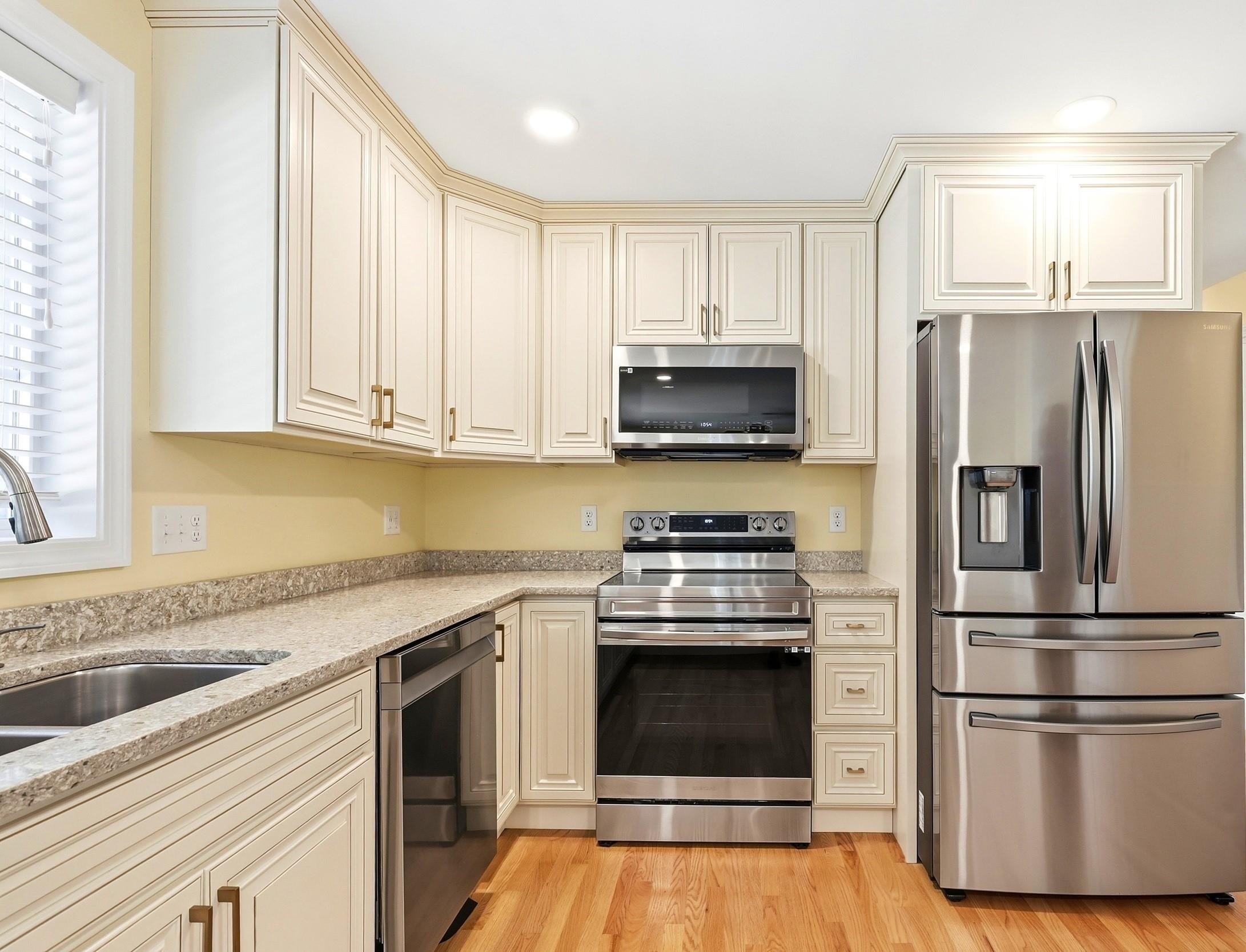 694 Walnut Street Manchester, NH 03104 - Photo 12 of 36