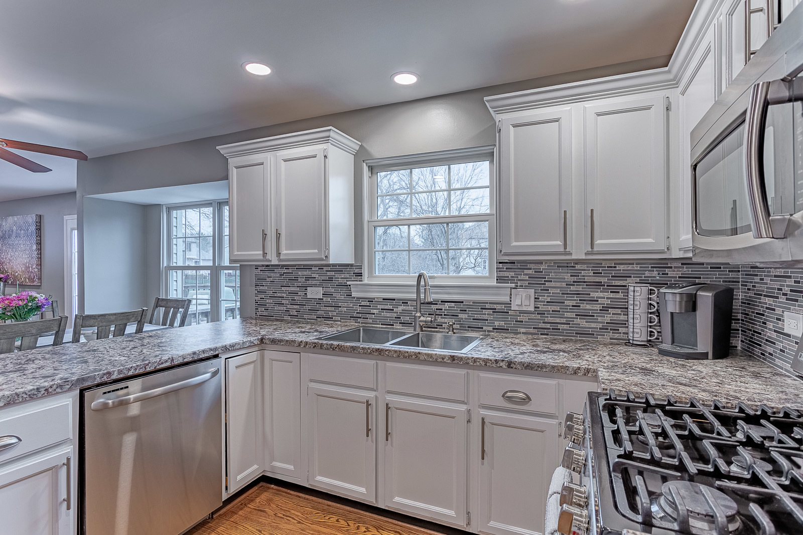 933 Manchester Road Lake Zurich, IL 60047 - Photo 4 of 32