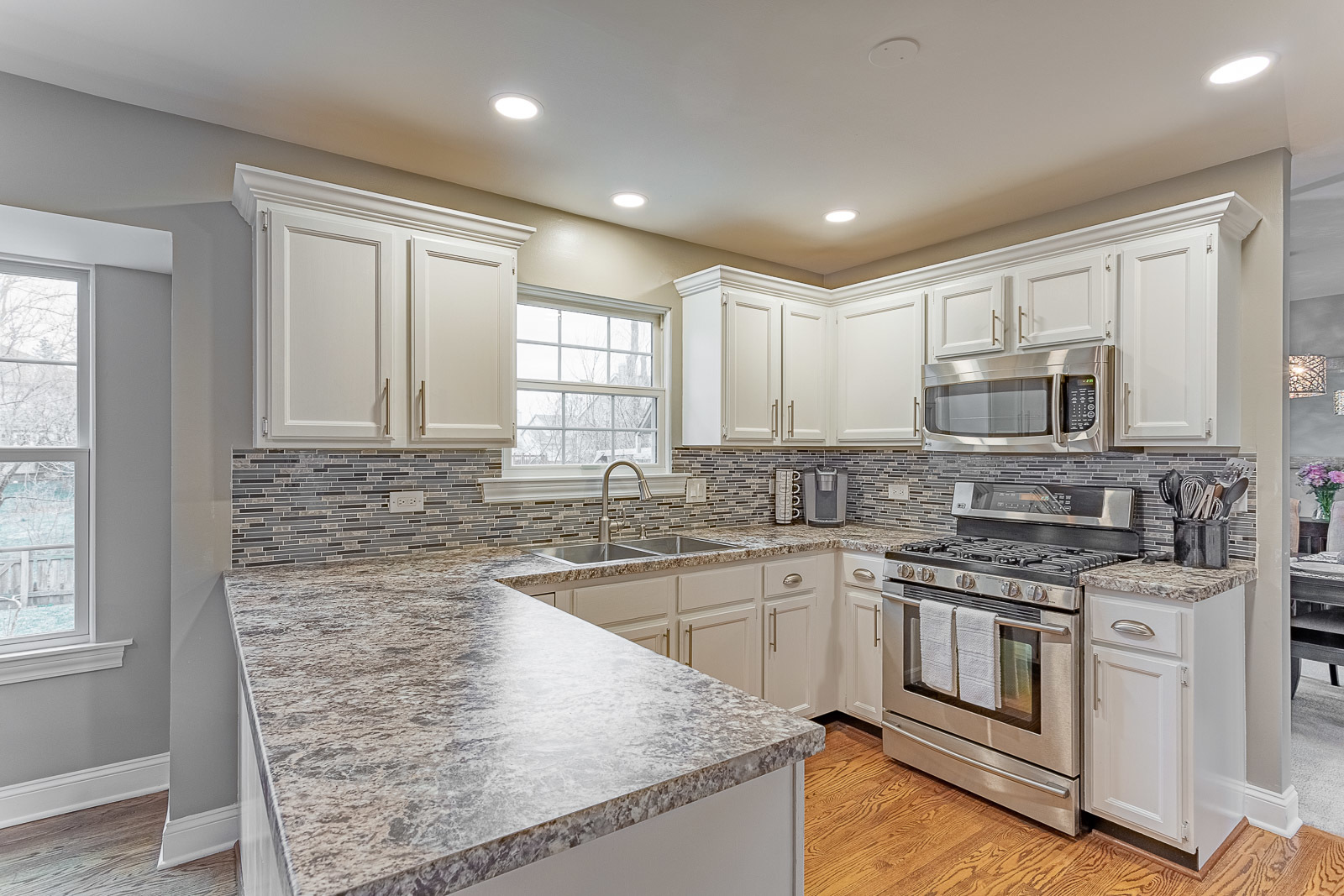 933 Manchester Road Lake Zurich, IL 60047 - Photo 5 of 32