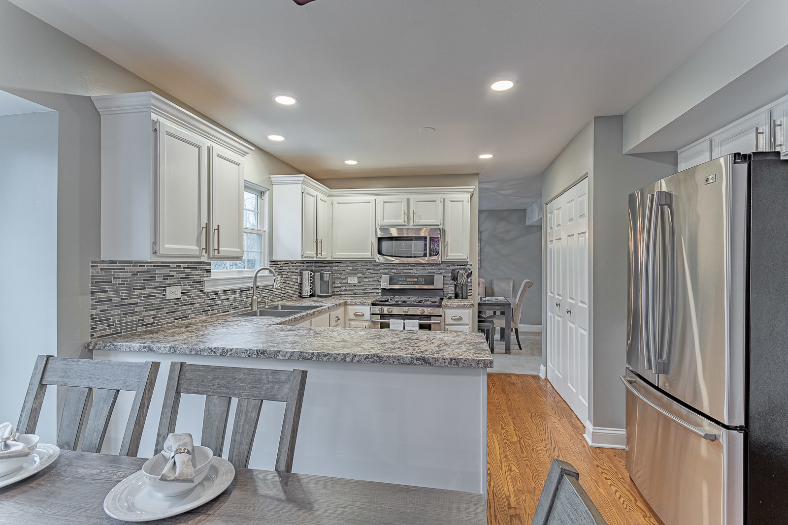 933 Manchester Road Lake Zurich, IL 60047 - Photo 6 of 32