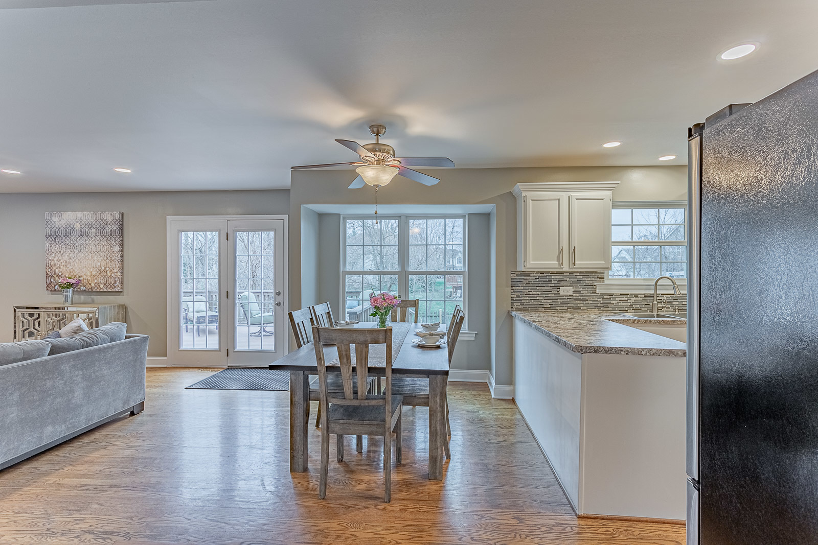 933 Manchester Road Lake Zurich, IL 60047 - Photo 7 of 32