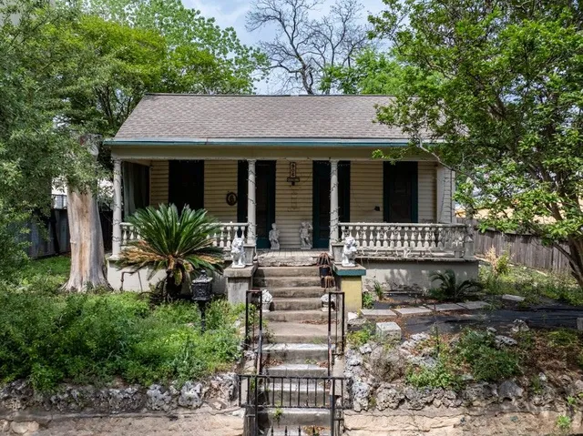 $3,800,000 | 906 East 6th Street, Austin, TX 78702