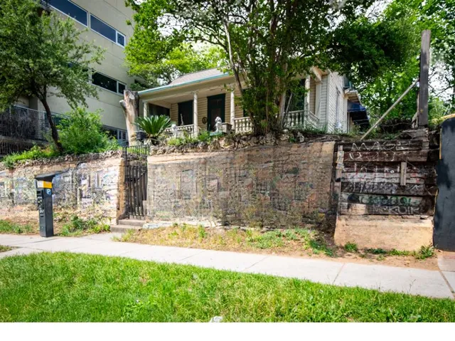 $3,800,000 | 906 East 6th Street, Austin, TX 78702