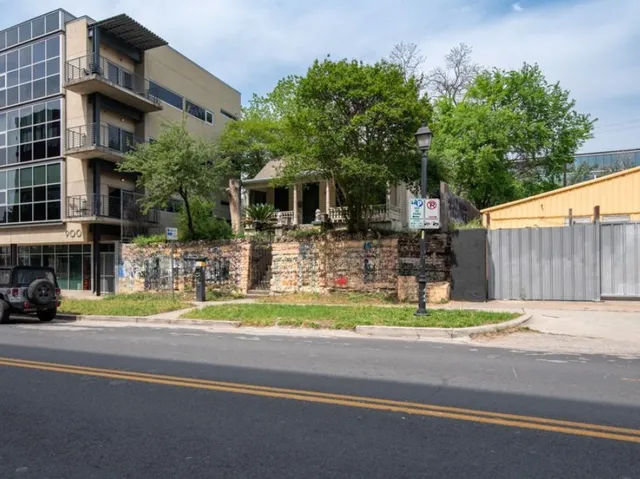 $3,800,000 | 906 East 6th Street, Austin, TX 78702