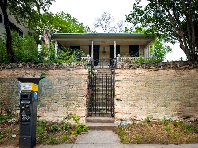 $3,800,000 | 906 East 6th Street, Austin, TX 78702