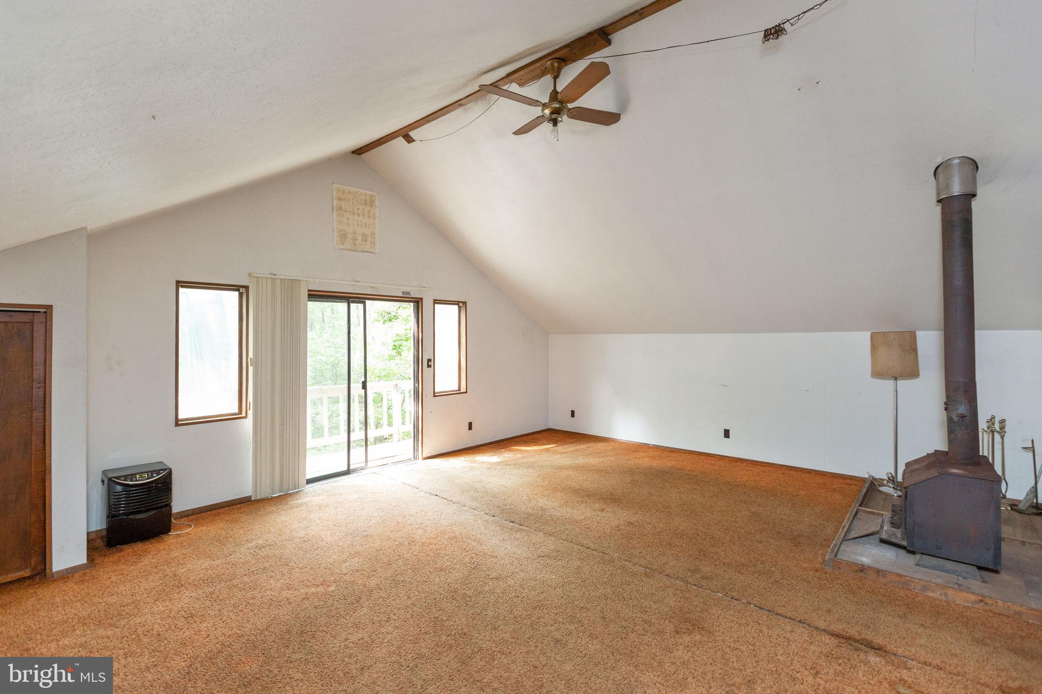 16201 Comus Road Clarksburg, MD 20871 - Photo 38 of 45 Living room