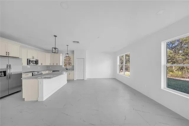 $2,300 | 17135 Southwest 41st Court, Ocala, FL 34473