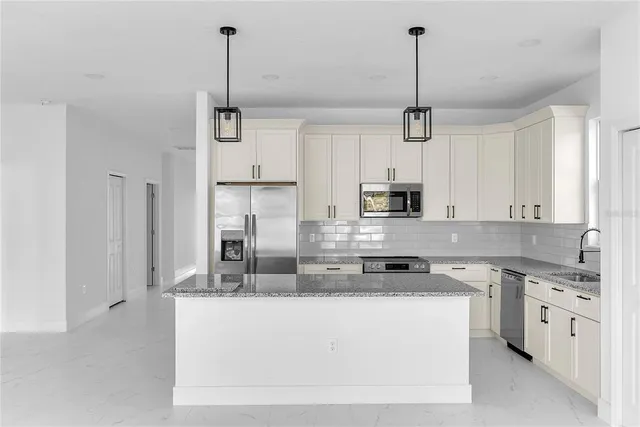 $2,300 | 17135 Southwest 41st Court, Ocala, FL 34473