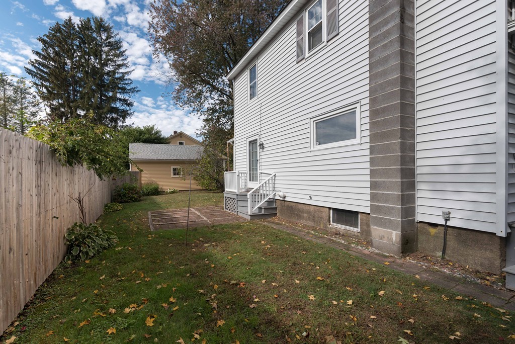 17 Fairview Avenue Northampton, MA 01060 - Photo 4 of 19