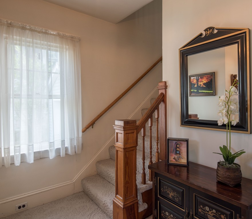 17 Fairview Avenue Northampton, MA 01060 - Photo 7 of 19