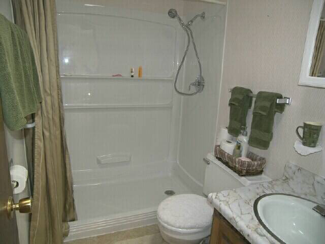 12374 North Kern Road, Unit WEST Syracuse, IN 46567 - Photo 17 of 25 Gallery Image 17