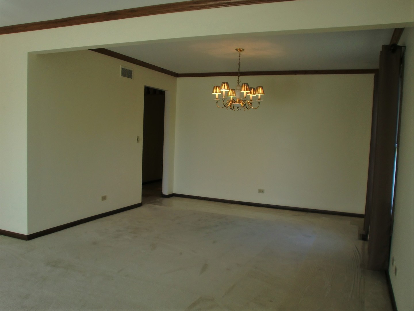 701 Ridge Court Schaumburg, IL 60193 - Photo 14 of 24 a view of an empty room