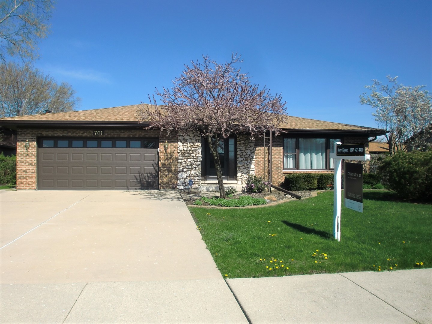701 Ridge Court Schaumburg, IL 60193 - Photo 3 of 24 a front view of a house with a yard