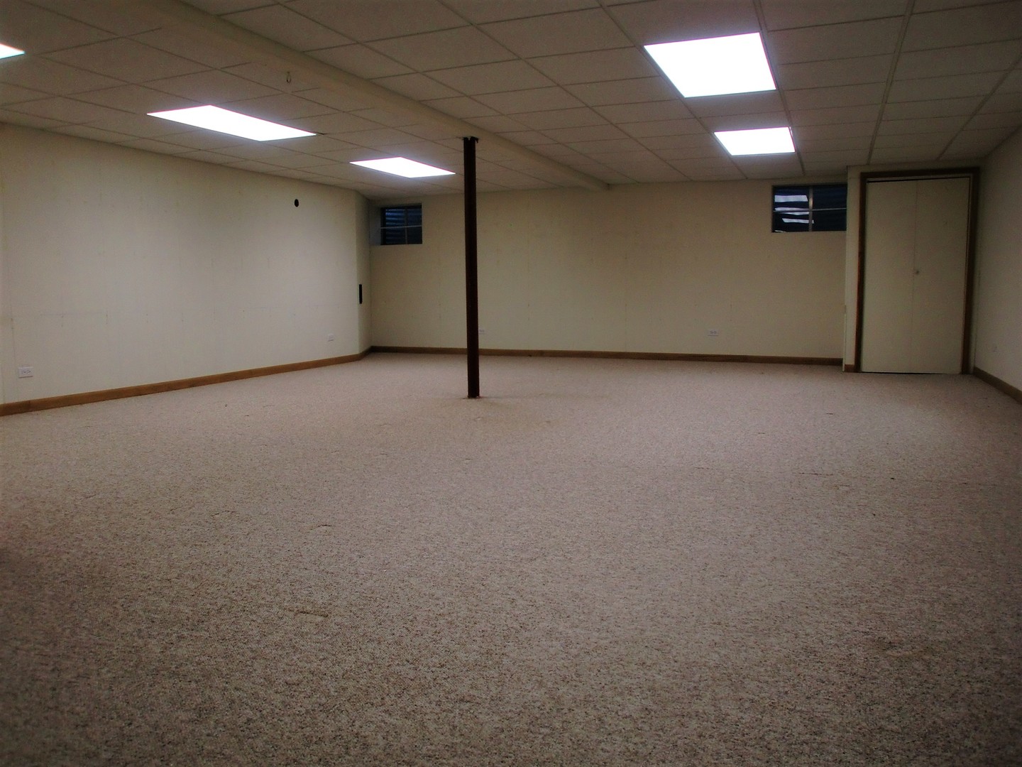 701 Ridge Court Schaumburg, IL 60193 - Photo 21 of 24 a view of empty room