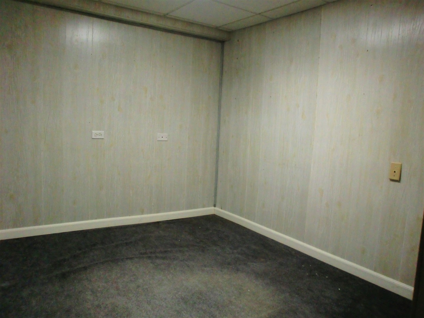 701 Ridge Court Schaumburg, IL 60193 - Photo 22 of 24 a view of a small space