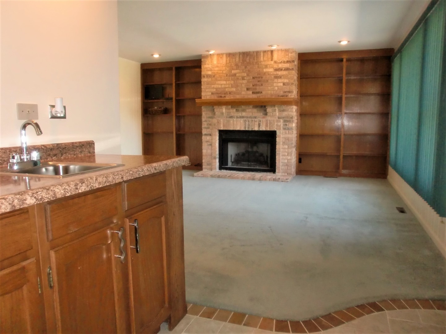701 Ridge Court Schaumburg, IL 60193 - Photo 10 of 24 a view of a livingroom with a fireplace
