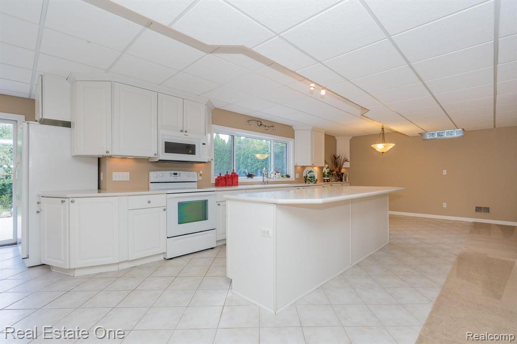 1784 Blue Grass Drive Rochester Hills, MI 48306 - Photo 51 of 72