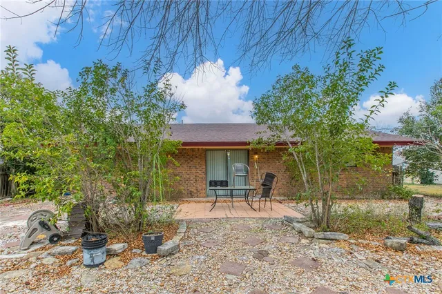 a view of a yard with a tree