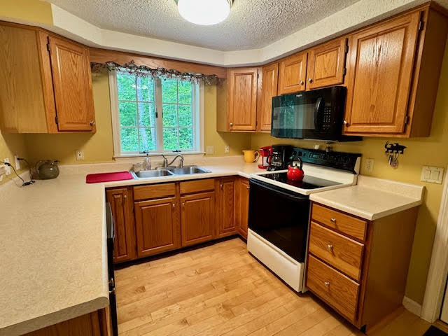 111 Evergreen Drive, Unit 111 Waterville, ME 04901 - Photo 4 of 40 Kitchen
