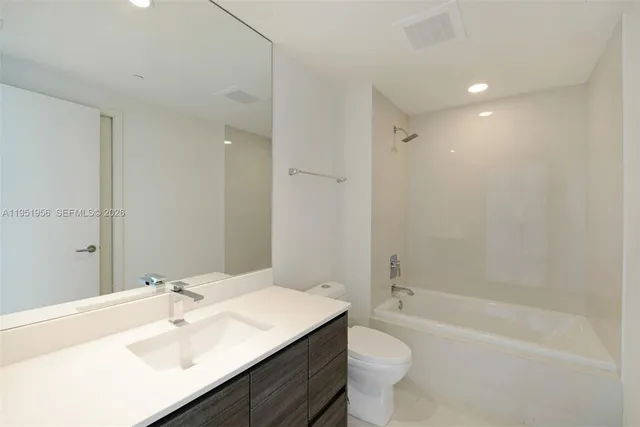 $4,000 | 1100 South Miami Avenue, Unit 3107, Miami, FL 33130