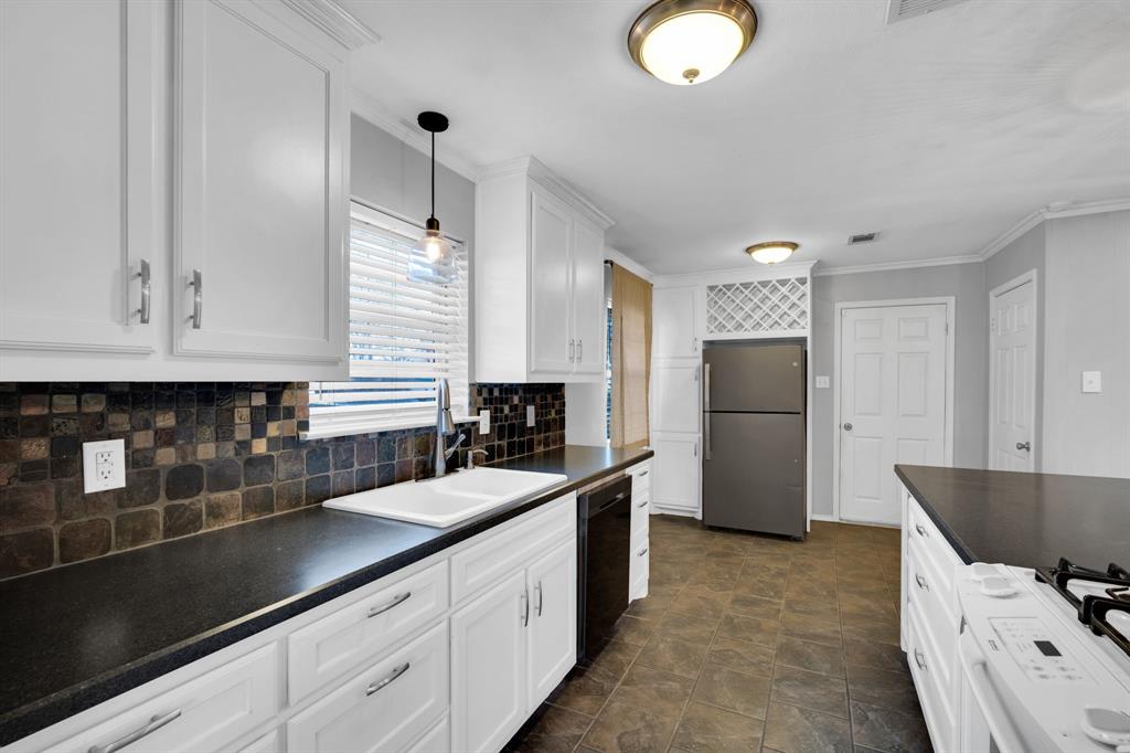 202 Vanderbilt Lane Waxahachie, TX 75165 - Photo 12 of 39