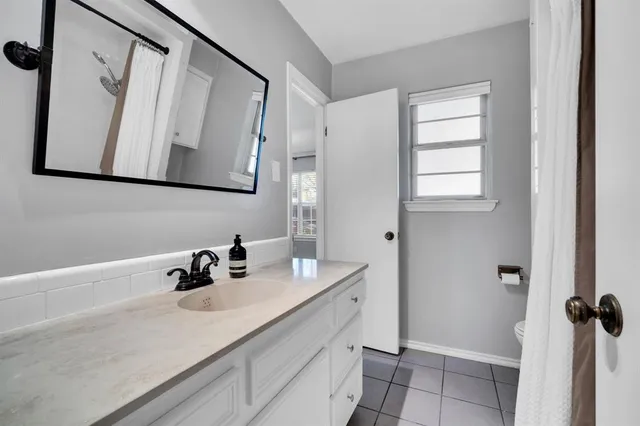 $2,300 | 202 Vanderbilt Lane, Waxahachie, TX 75165