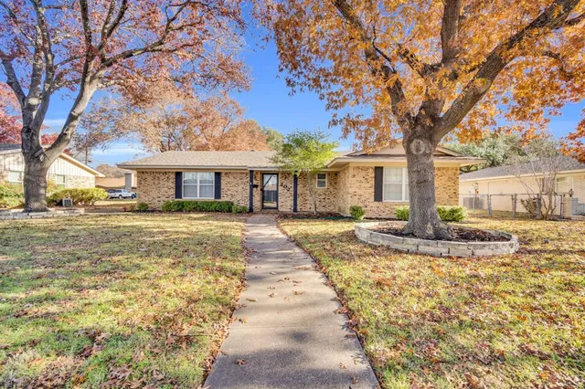 $2,300 | 202 Vanderbilt Lane, Waxahachie, TX 75165