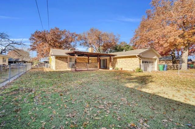 $2,300 | 202 Vanderbilt Lane, Waxahachie, TX 75165